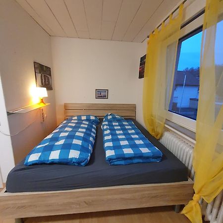 Geraeumiges Ferienhaus In Bad Salzuflen Mit Einfacher Ausstattung, Fuer Geschaeftsreisende, Gruppen Oder Familien Geeignet, 4 Schlafzimmer Luaran gambar