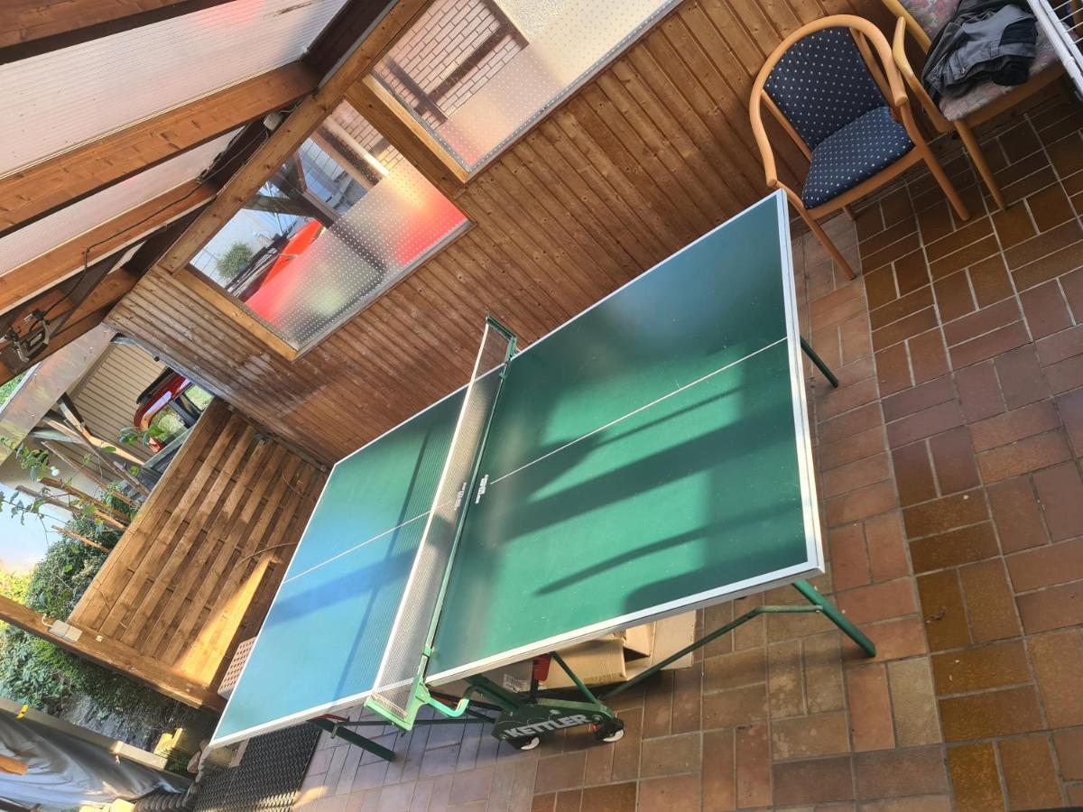 Geraeumiges Ferienhaus In Bad Salzuflen Mit Einfacher Ausstattung, Fuer Geschaeftsreisende, Gruppen Oder Familien Geeignet, 4 Schlafzimmer Luaran gambar