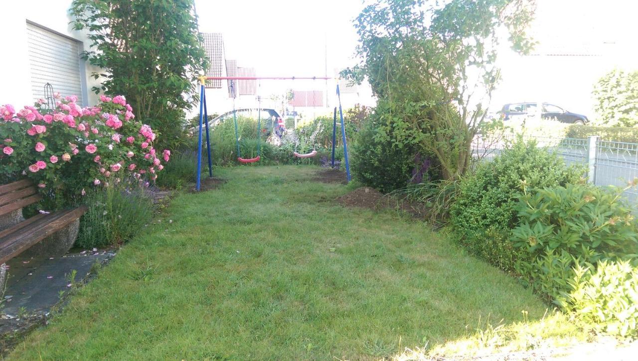 Geraeumiges Ferienhaus In Bad Salzuflen Mit Einfacher Ausstattung, Fuer Geschaeftsreisende, Gruppen Oder Familien Geeignet, 4 Schlafzimmer Luaran gambar
